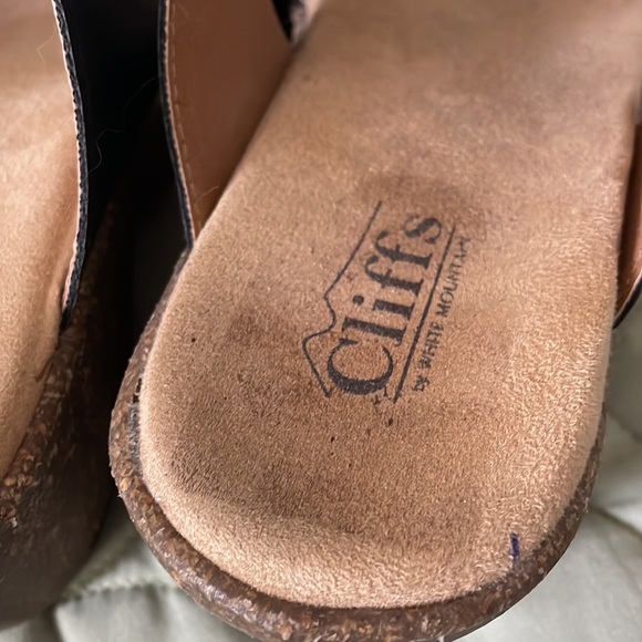 Women’s Size 9 1/2M Black Two-Strap Sandals with cork wedge bottoms - Picture 7 of 11